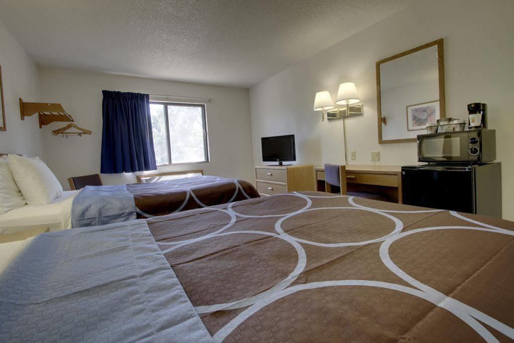 ซูเปอร์ 8 บาย วินด์แฮม สตอร์มเลค Motel Storm Lake ภายนอก รูปภาพ